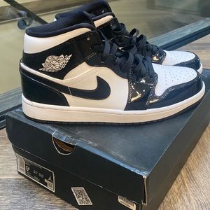 Men’s Nike Air Jordan’s - worn once! Size 9.5